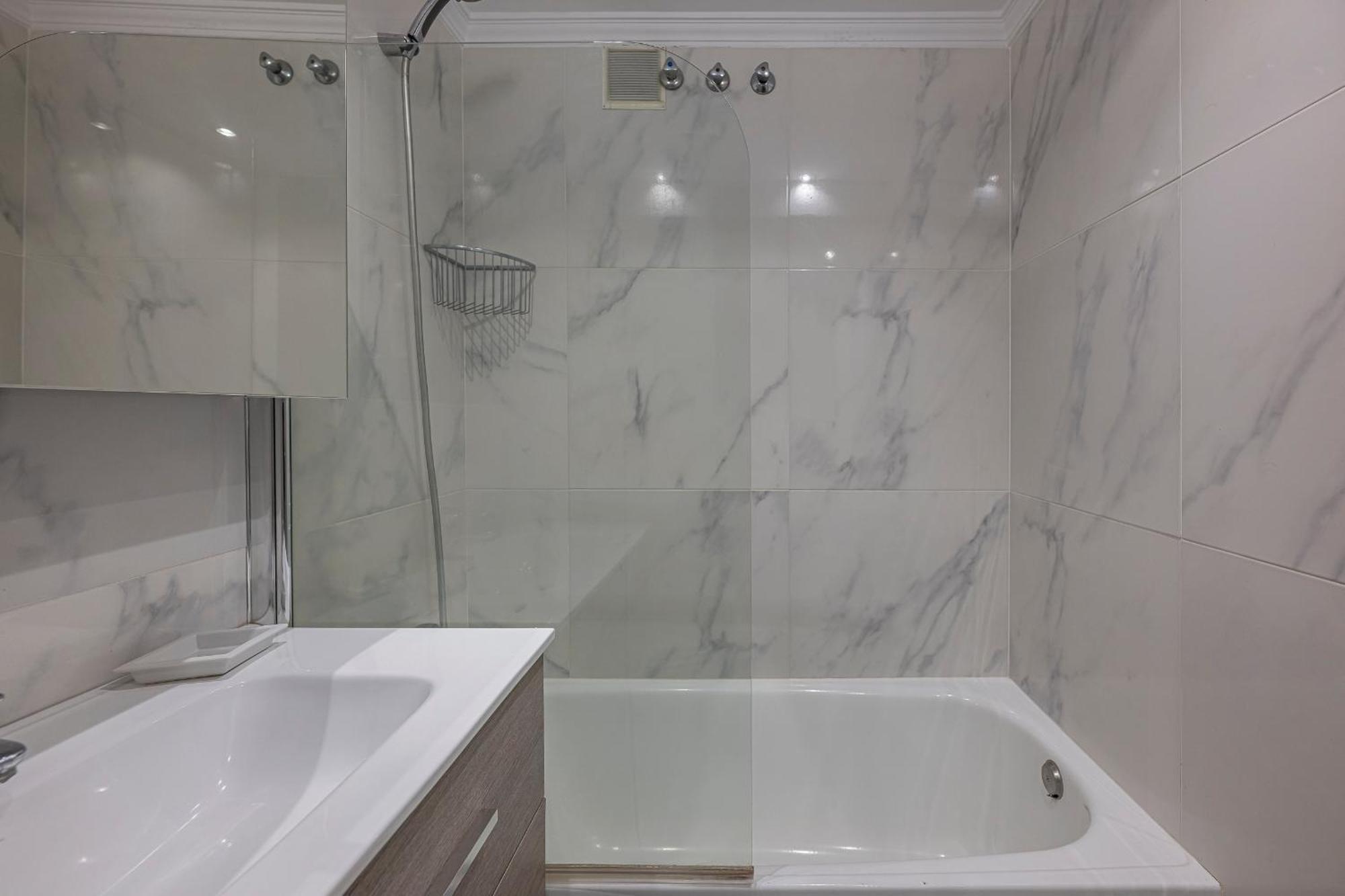 Dolmen Group- Ricardo Soriano Apartment *